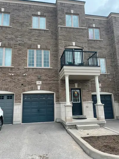Stunning Freehold 3+1 Bedroom Townhome in Prime Area of Courtice