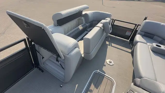 2024 Regency 230 LE3 Sport With 250L Tritoon Pontoon Boat in Powerboats & Motorboats in Vernon - Image 17