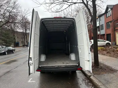 Looking for a reliable and powerful cargo van? This 2024 Sprinter 2500 High Roof is the perfect choi...