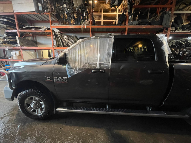 2017 Dodge Ram 3500 Cummins 6.7L for PARTS ONLY in Auto Body Parts in Calgary - Image 2