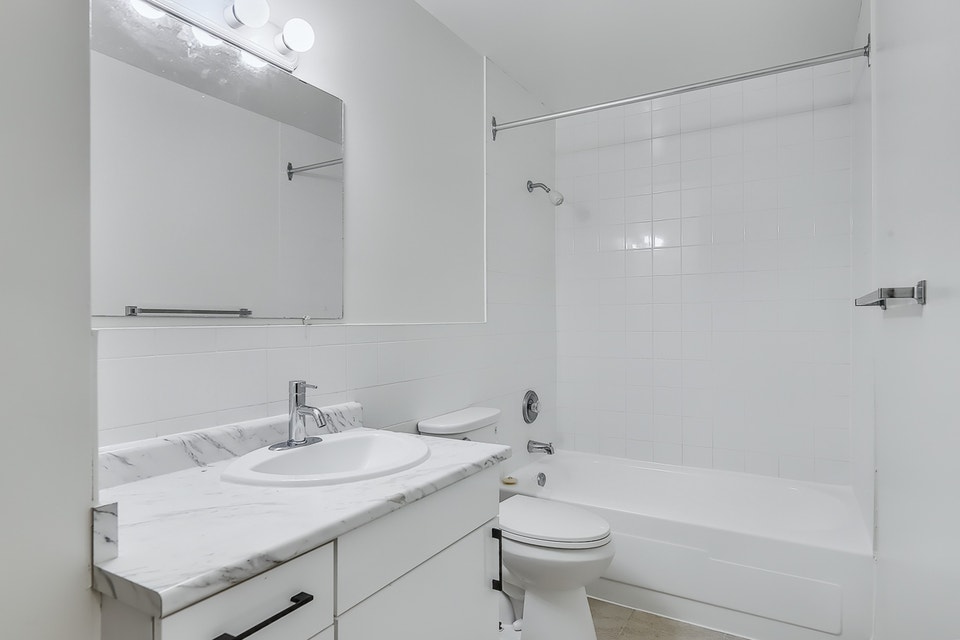 2 bed 1 bath unit for rent - First month rent free 4