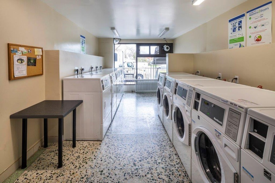 1 Bedroom Unit - October 1st! 2