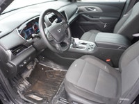 Tow Package, Power Liftgate, Wireless Charging, Blind Spot Detection, Heated Seats! This 2024 Chevro... (image 8)