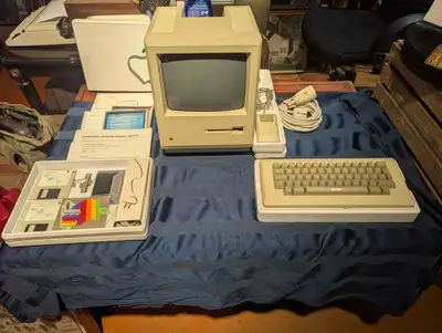 Fully Working Macintosh 512K European Version Box has damage but Everything else is in great shape I...