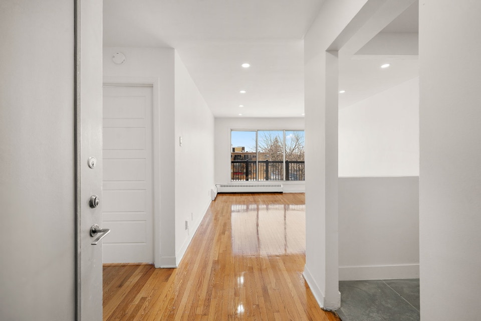 4.5 Style Condo,  Semi-Meublé 1550$ (28-103) 4