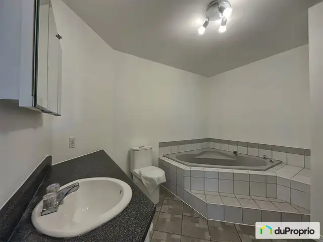 $939,000 - Triplex for sale in Chambly in Houses for Sale in Longueuil / South Shore - Image 4