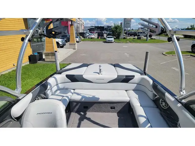 2010 Moomba LSV in Powerboats & Motorboats in Laurentides - Image 8