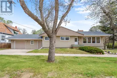 Welcome to this well-maintained family bungalow located in the quiet northeast area of Moose Jaw. Id...