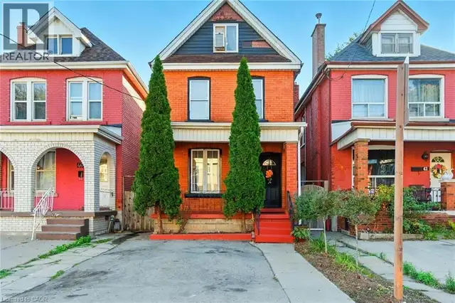 44 HOLTON Avenue N Hamilton, Ontario in Houses for Sale in Hamilton - Image 2