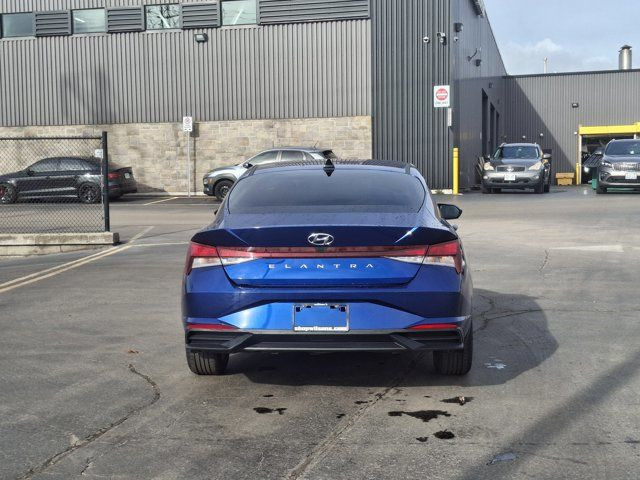 2022 Hyundai Elantra Preferred Tech | Sunroof | Heated Seats + in Cars & Trucks in Guelph - Image 4