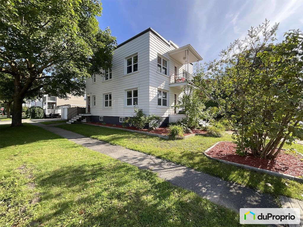 $545,000 - 2 Storey for sale in St-Hyacinthe — photo 1