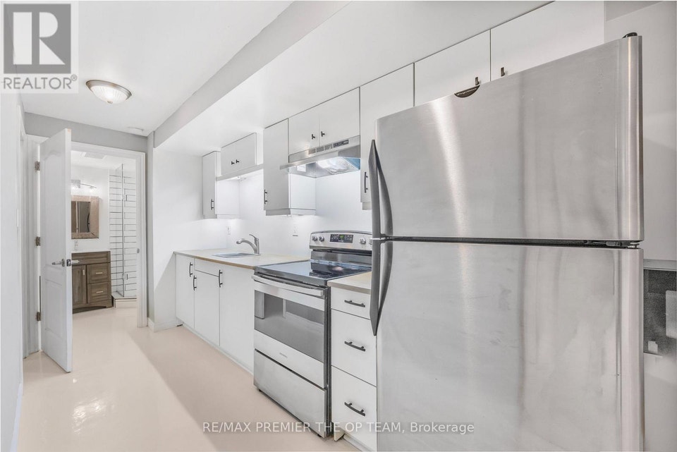 LOWER - 223 LANDSBRIDGE STREET Caledon (Bolton East), Ontario 5