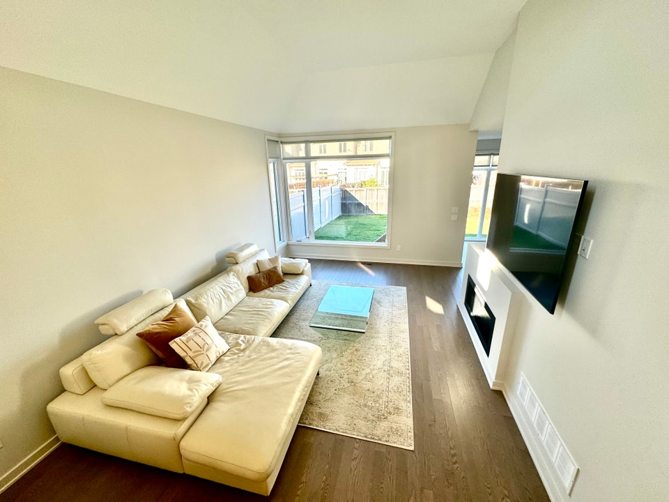 Stunning 4-Bedroom Family Home in Riverside South, Ottawa 5
