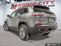 This Jeep Cherokee delivers a Regular Unleaded V-6 3.2 L/198 engine powering this Automatic transmis... (image 3)