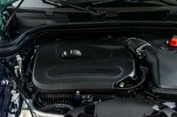 Francais: * Premier + * Style Favoured * Siège actif, conducteur * Sièges avant électriques * Accès... (image 9)