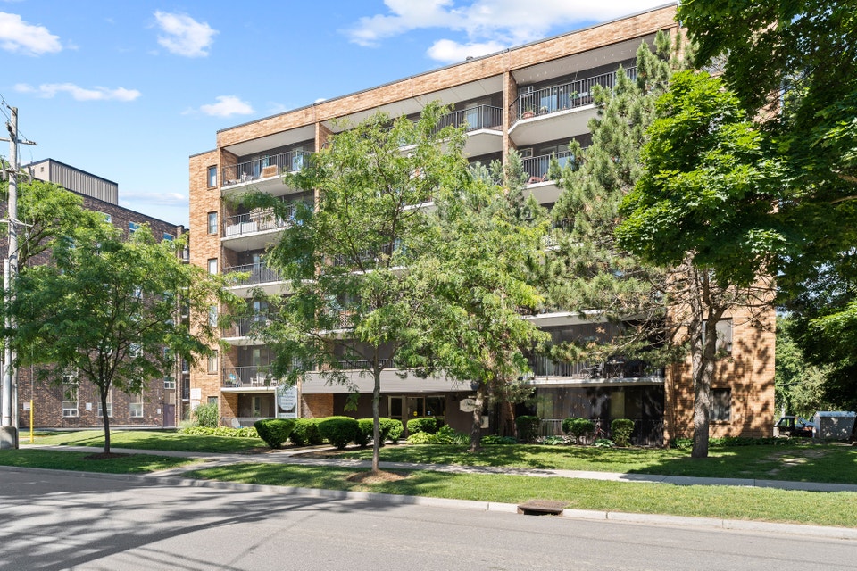 Glenwood Apartments - 1 Bedroom, 1 Bath Apartment for Rent - Win 4
