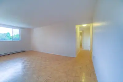 One Month FREE! One Bedroom Apt - great location