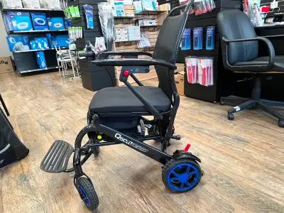The Quickie Q50 R Carbon is an ultra-lightweight (from 32 lbs without batteries) folding power wheel...