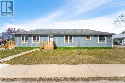 A rare opportunity to own a beautifully updated duplex featuring a newly built rear extension with 3...