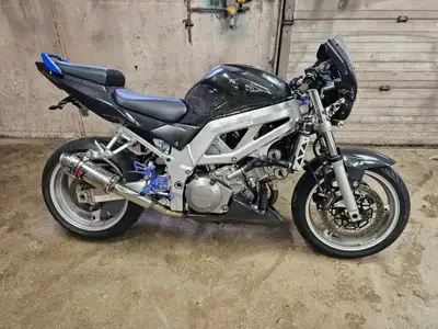 2003 Suzuki SV1000 Motorcycle Selling this motorcycle as a project bike. Does not run. Has cosmetic...