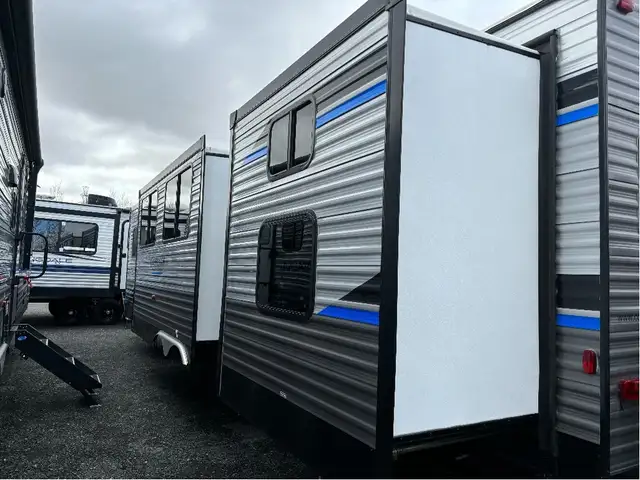 2023 Catalina 343BHTS in Travel Trailers & Campers in Sudbury - Image 5