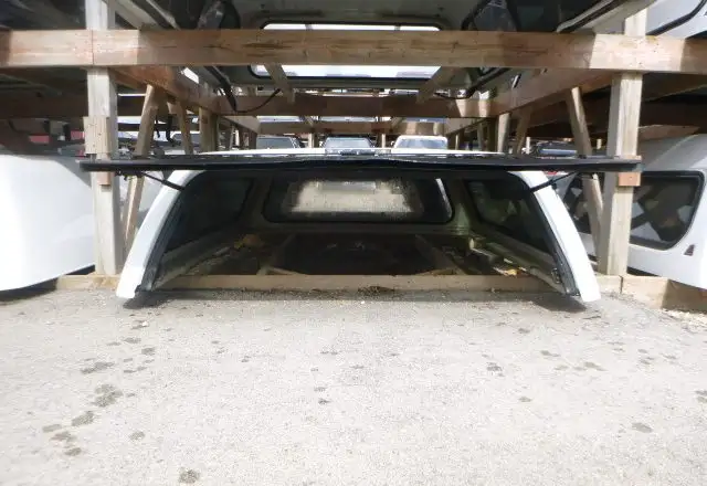 2007 - 2013 Chevrolet Silverado 6'6 CREW Cab 50 Olympic White in Other Parts & Accessories in Kitchener / Waterloo - Image 4