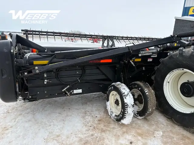 2010 Macdon M150 WINDROWER - SWATHER in Farming Equipment in Saskatoon - Image 14