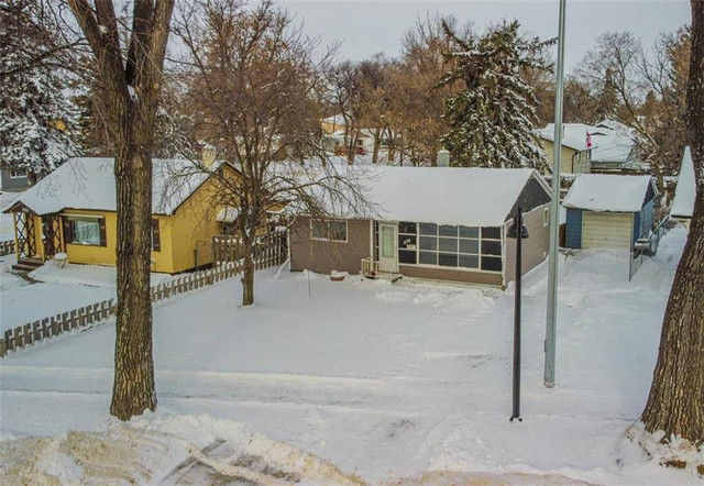 970 Saskatchewan Avenue W Portage La Prairie, Manitoba in Houses for Sale in Portage la Prairie - Image 2