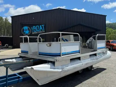 CHEAP PONTOON BOAT – YAMAHA POWER! GREAT STARTER PONTOON • FINANCING AVAILABLE Looking for an afford...