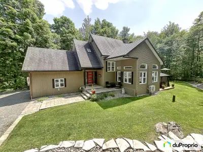 BIENVENUE aux amoureux de la nature et de la tranquillité! Superbe propriété haut de gamme, clé en m...