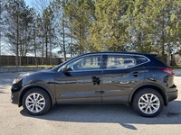 // ACCIDENT FREE!! // Meet the 2022 Nissan Qashqai S AWD, a smart compact SUV that fits daily life i... (image 9)