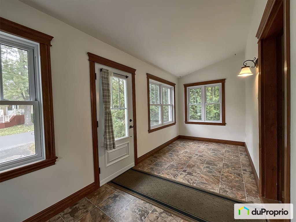 $585,000 - 1 1/2 Storey for sale in Otterburn Park — photo 3