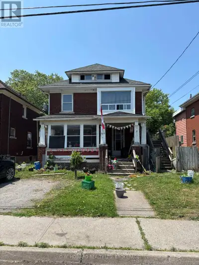 Looking for the right Handyman.... This Niagara Falls Duplex is looking for someone to take the time...
