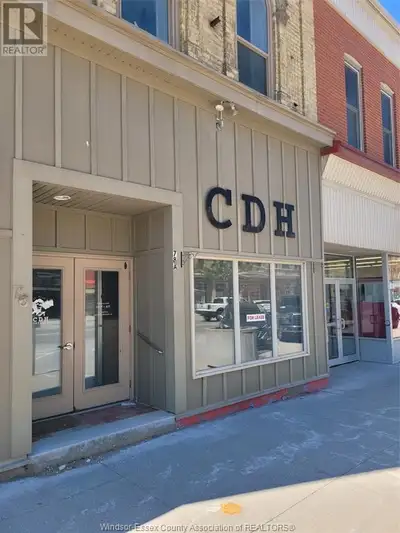 GREAT HIGH TRAFFIC LOCATION ON THE MAIN STREET IN MITCHELL, LOCATED NEAR THE POST OFFICE, RESTAURANT...