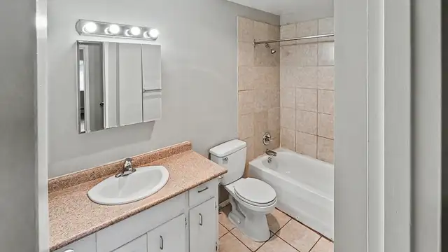 Clearbrook Apartment For Rent | Dahlstrom Manor Apartments in Long Term Rentals in Abbotsford - Image 8