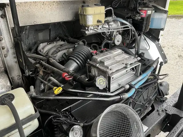 2005 Morgan Olson Workhorse 14 Foot Step Van with Shelving in Heavy Trucks in City of Montréal - Image 61