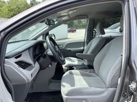 // ACCIDENT FREE!! // This 2018 Toyota Sienna LE AWD is a smart choice for busy family life in Cayug... (image 2)