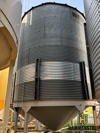 Westeel-Rosco 6 Ring Grain Bin 14 Ft diameter 2000 bu capacity Internal stiffeners External stiffene...