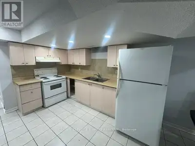 BSMT #2 - 3 CHAPPARAL DRIVE Brampton (Sandringham-Wellington), O