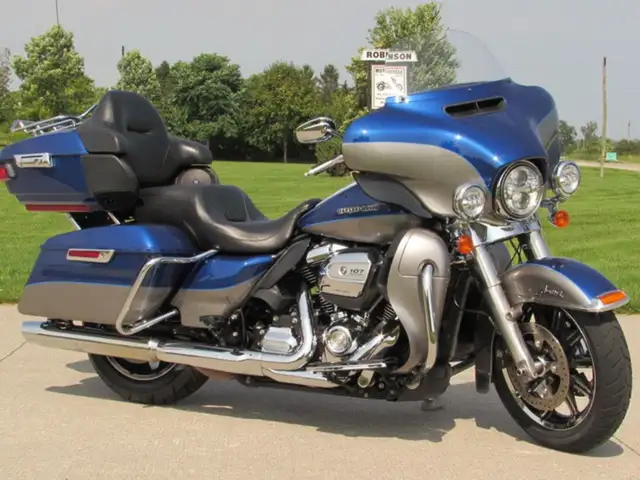 2017 Harley-Davidson FLHTK Electra Glide Ultra Limited Low New D in Sport Touring in Leamington - Image 2