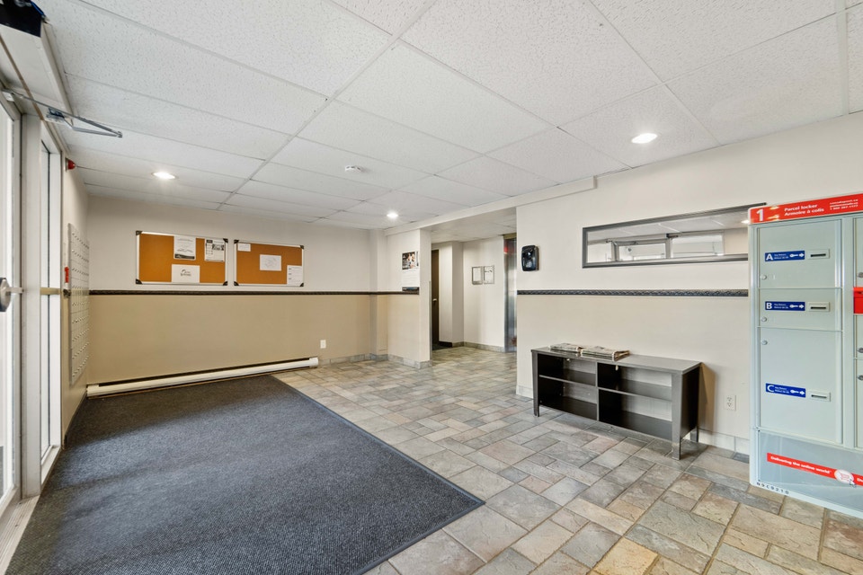 Sandwich Tower Apartments - 1 Bedroom, 1 Bath Apartment for Rent 3