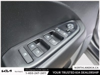2022 Hyundai Venue Essential Odometer is 11586 kilometers below market average! Ready for anything,... (image 6)