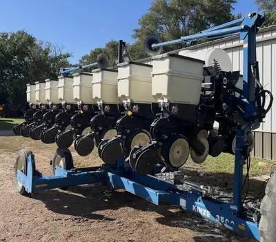 Kinze 8/15 row planter. No-till coulters. Markers. Mechanical drive. Finger pickup. Brush meters. Li...