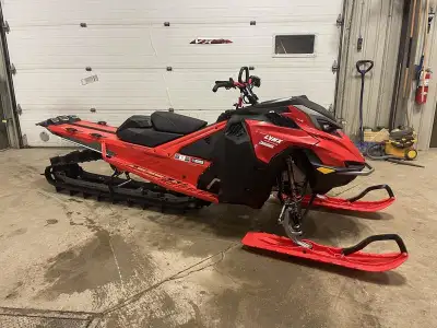Was $25,319 - NOW ONLY $19,999! Dealer Demo! Only 254km! Warranty till April 24th 2025! 2023 Lynx® S...