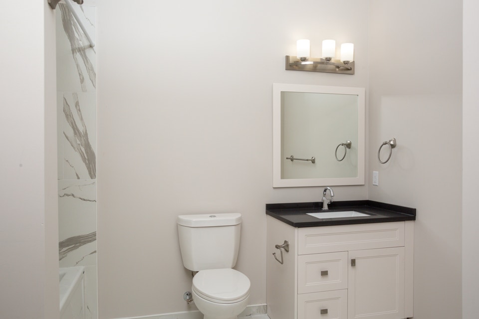Two- Bedroom Apartments- Gym, Study Rooms & More! 3