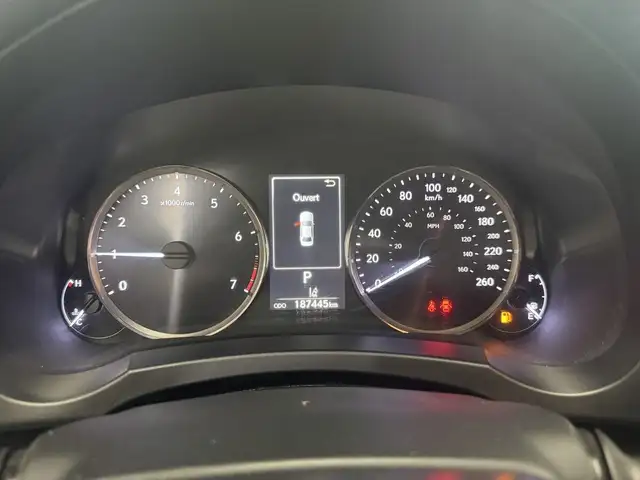 2017 Lexus IS 300 4dr Sdn AWD in Cars & Trucks in Longueuil / South Shore - Image 20