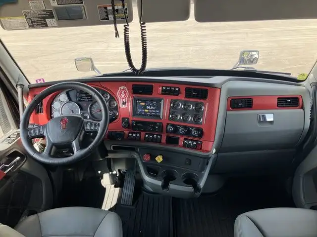 2022 Kenworth T680 in Heavy Trucks in Moncton - Image 7