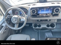 Mercedes-Benz Rive-Sud, la destination Mercedes-Benz par excellence. Bienvenue en première classe. D... (image 8)