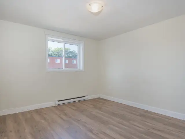 Port Elgin 2 Bedroom Apartment for Rent: in Long Term Rentals in Owen Sound - Image 12