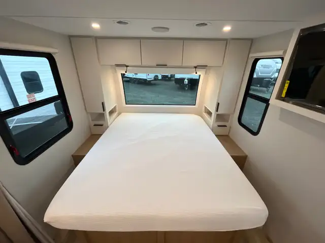 2026 Winnebago THRIVE 18FBS in Travel Trailers & Campers in Terrace - Image 11